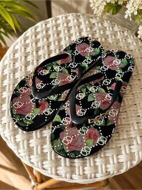 bebe Women’s Size 6 Black Floral Print Women's Flip Flops
